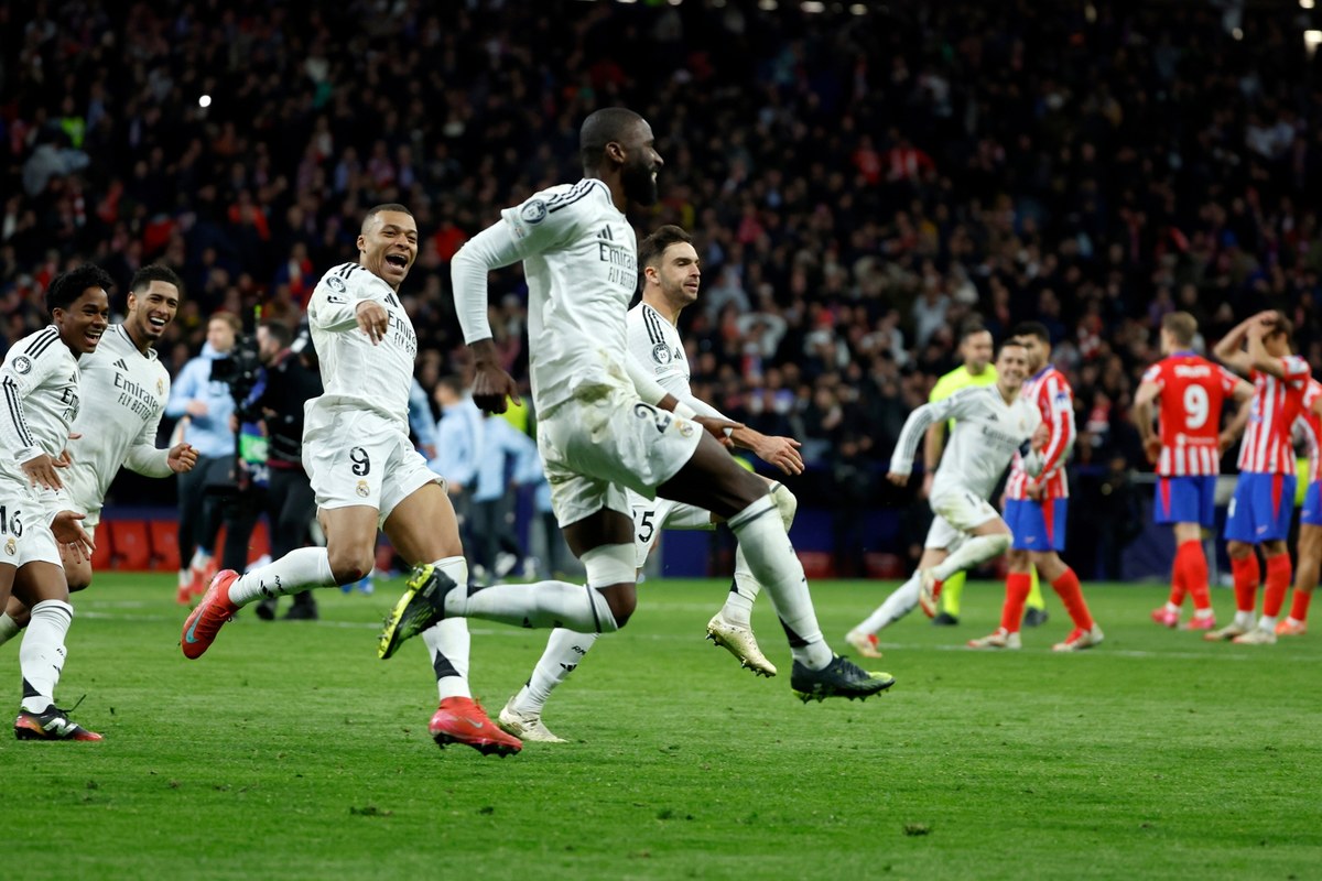 Po serii rzutów karnych Real Madryt pokonał lokalnego rywala Atletico i dołączył do grona ćwierćfinalistów Ligi Mistrzów. Wcześniej w środę awans zagwarantowała sobie Borussia Dortmund, Aston Villa i Arsenal.