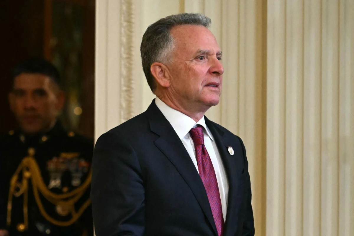 Steve Witkoff jest już w Moskwie. Amerykański wysłannik ds. Bliskiego Wschodu przyleciał do stolicy Rosji, gdzie ma spotkać się z Władimirem Putinem. Tematem rozmów będzie rzecz jasna amerykańska propozycja 30-dniowego zawieszenia broni w Ukrainie.