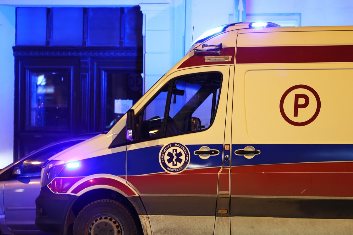 ​Tragedia w Kołobrzegu (Zachodniopomorskie). Nie żyje dwóch pracowników firmy remontowej. Według wstępnych ustaleń mężczyźni zatruli się tlenkiem węgla emitowanym przez agregat prądotwórczy ustawiony w pomieszczeniu, w którym pracowali - informuje reporterka RMF FM Aneta Łuczkowska. Obaj mężczyźni pochodzili z Wietnamu. Sprawę bada prokuratura.