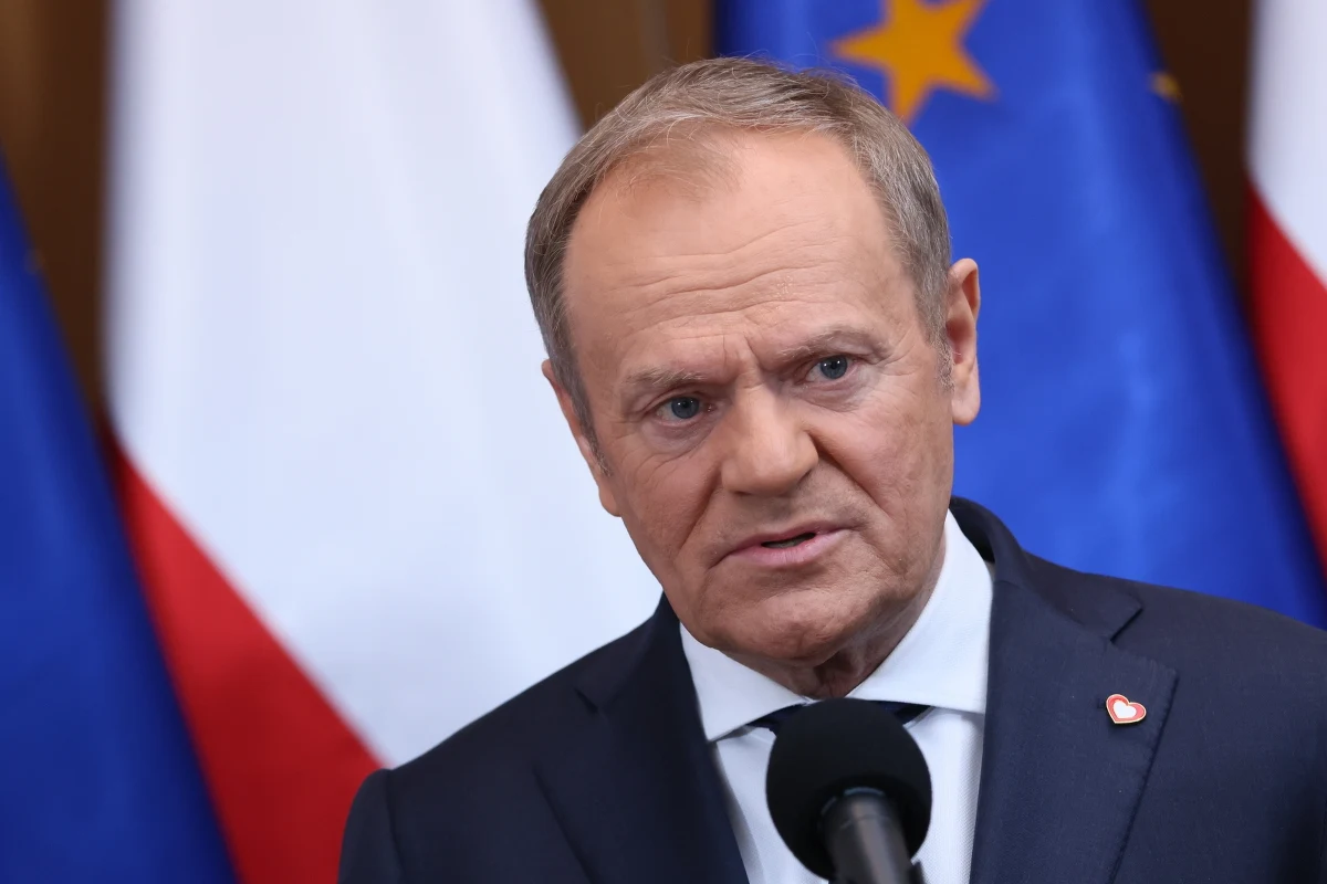 Premier Donald Tusk jest sceptyczny wobec propozycji prezydenta Andrzeja Dudy dotyczącej ulokowania amerykańskiej broni jądrowej w Polsce. "Bardzo by mi zależało, żebyśmy formowali wezwania, jeśli mamy pewność, że te wezwania znajdą posłuch" - stwierdził szef rządu.
