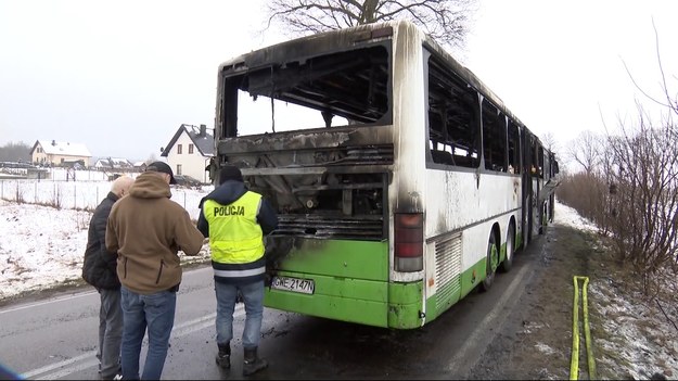 Pożar autobusu w Werblini w powiecie puckim. Podróżowało nim 40 pasażerów i kierowca, w większości była to młodzież jadąca do szkoły. Nikomu nic się nie stało, dzieci musiały jedynie poczekać na autobus zastępczy. Dla ''Wydarzeń'' Michał Tokarczyk.