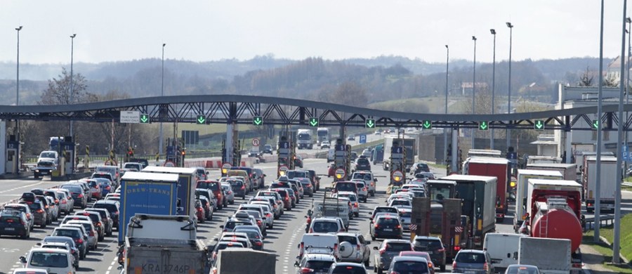 Podwyżka jest bezzasadna, uderza w kierowców i może wpłynąć na bezpieczeństwo na lokalnych drogach - tak Generalna Dyrekcja Dróg Krajowych i Autostrad krytykuje planowane podwyżki na autostradzie A4.