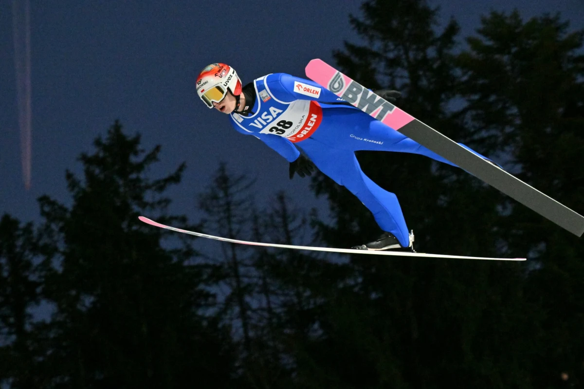 Japończyk Ryoyu Kobayashi triumfował w czwartek w Oslo w pierwszym konkursie cyklu Raw Air, zaliczanym do klasyfikacji Pucharu Świata w skokach. Najlepszy z Polaków, Paweł Wąsek, zajął 17. miejsce.