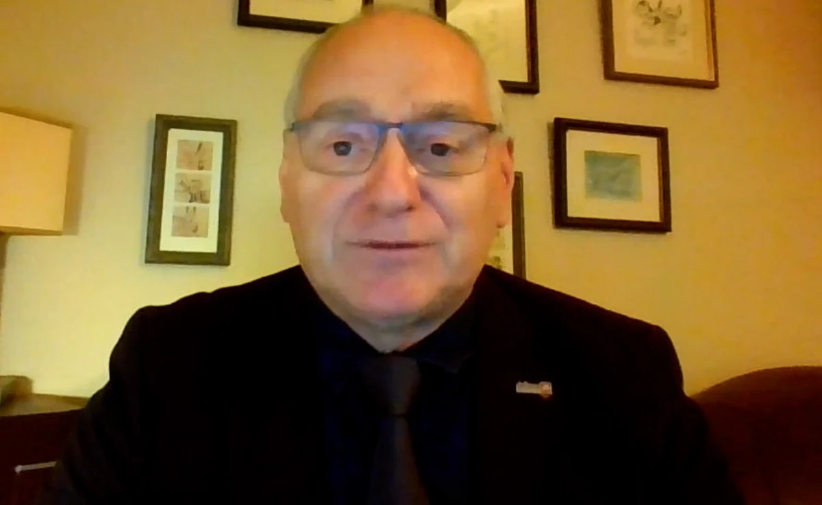 "Pomysł jest nie z tej bajki, w której w tej chwili jesteśmy" -  tak kmdr por. rez. Maksymilian Dura, redaktor serwisu Defence24, skomentował w Rozmowie o 7:00 w Radiu RMF24 propozycję prezydenta Andrzeja Dudy, który chciał rozmieszczenia amerykańskiej broni jądrowej w Polsce. "Boję się, że prezydent Duda znowu coś wymyśli. Śmiałem się, że może być tak, że poprosi Amerykanów o przesunięcie lotniskowca na Bałtyk" - dodał ironicznie. 