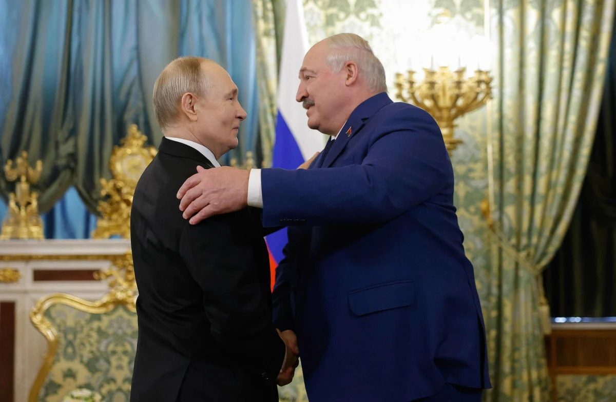 Władimir Putin i Alaksandr Łukaszenka spotkali się na Kremlu. Przywódcy Rosji i Białorusi we wspólnym oświadczeniu uznali działania NATO w kontekście "kryzysu na Ukrainie" za wrogie i destabilizujące, a także grożące konfliktem zbrojnym pomiędzy krajami posiadającymi broń nuklearną. Zagrozili krokami militarnymi.