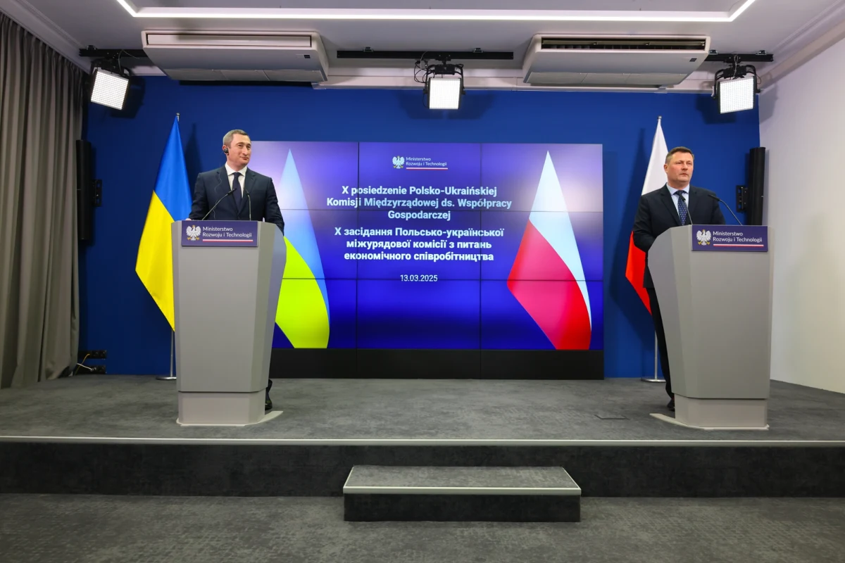 Przyszłoroczne forum odbudowy Ukrainy miałoby odbyć się w Polsce - taki wniosek do krajów grupy G-7 zamierzają złożyć wspólnie władze obu krajów. Poinformował o tym minister rozwoju i technologii Krzysztof Paszyk podczas konferencji z udziałem wicepremiera Ukrainy Ołeksija Czernyszowa.