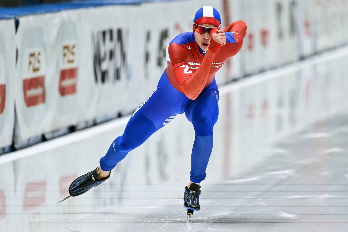 Polskie łyżwiarki szybkie zdobyły brązowy medal mistrzostw świata w sprincie drużynowym w norweskim Hamar. Chwilę wcześniej Władimir Semirunnij zdobył brąz na dystansie 5000 m. To siódmy i ósmy krążek Biało-Czerwonych w historii tej imprezy.
