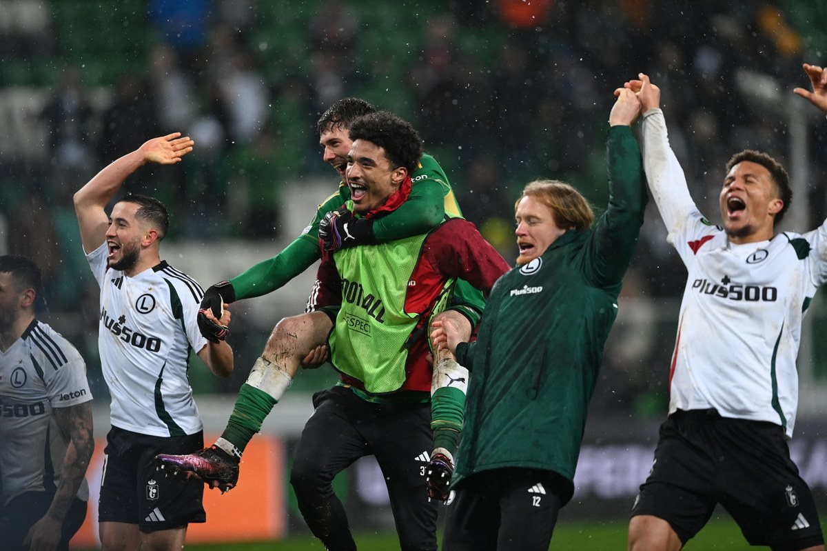 Legia Warszawa wygrała u siebie z Molde FK po dogrywce 2:0 (1:0, 1:0) w rewanżowym meczu 1/8 finału piłkarskiej Ligi Konferencji i awansowała do ćwierćfinału. Na stołeczną drużynę czeka teraz Chelsea Londyn.