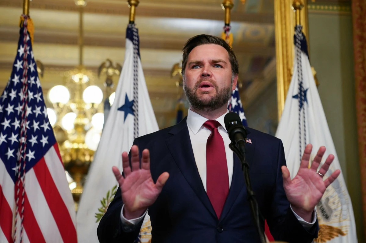 Wiceprezydent USA J.D Vance krytycznie odniósł się do propozycji prezydenta Andrzeja Dudy dotyczącej rozmieszczenia amerykańskiej broni jądrowej w Polsce. W wywiadzie dla Fox News stwierdził, że byłby zszokowany, gdyby Donald Trump poparł tego typu inicjatywę. 
