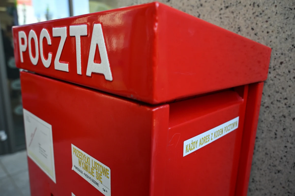 Ponad 200 mln zł ma przeznaczyć w tym roku Poczta Polska na premie dla pracowników. Prezes spółki Sebastian Mikosz zapowiedział w rozmowie z PAP, że będą one wypłacane w drugiej połowie roku. 