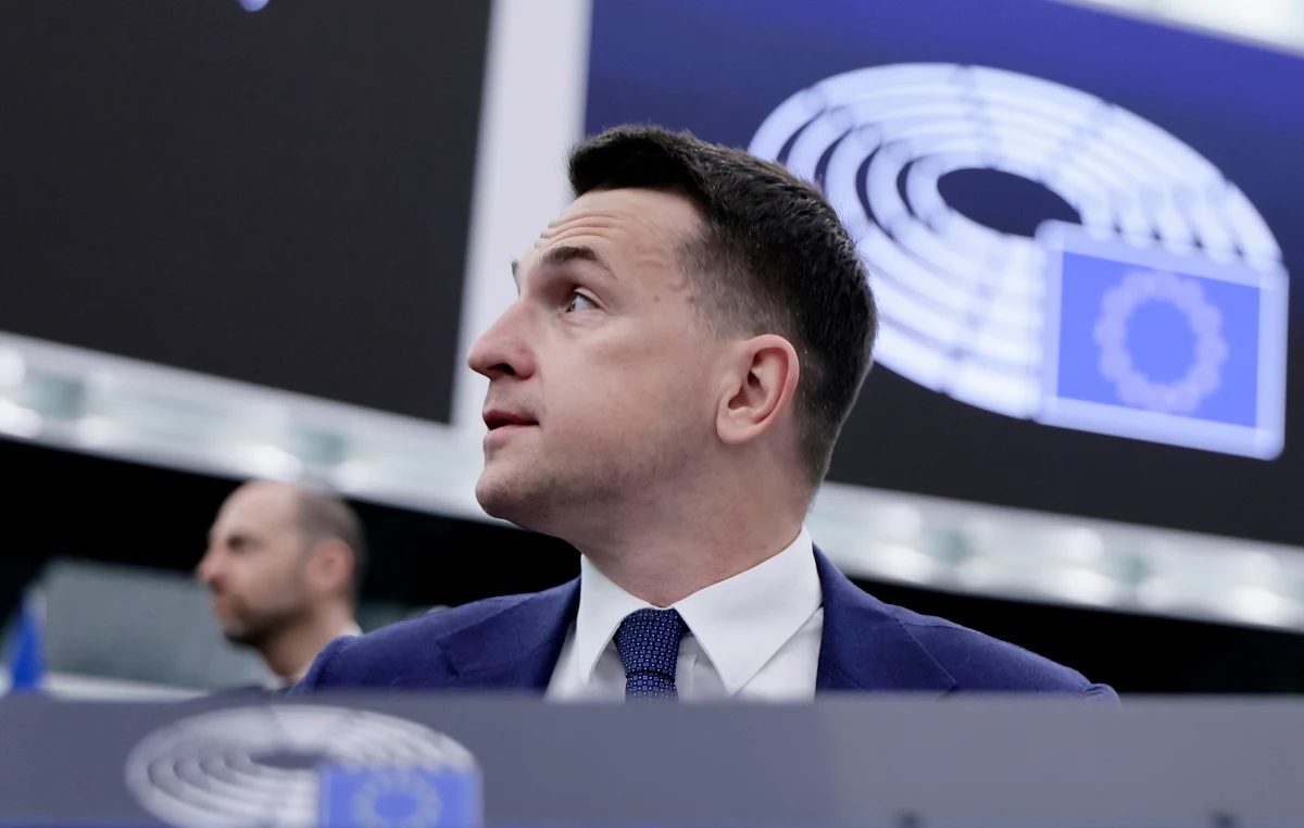 Polski minister ds. Unii Europejskiej Adam Szłapka stał się antybohaterem nagrania, które od kilku dni rozchodzi się po sieci. Chodzi o jego zachowanie w czasie europarlamentarnej debaty dotyczącej sytuacji w Strefie Gazy. 