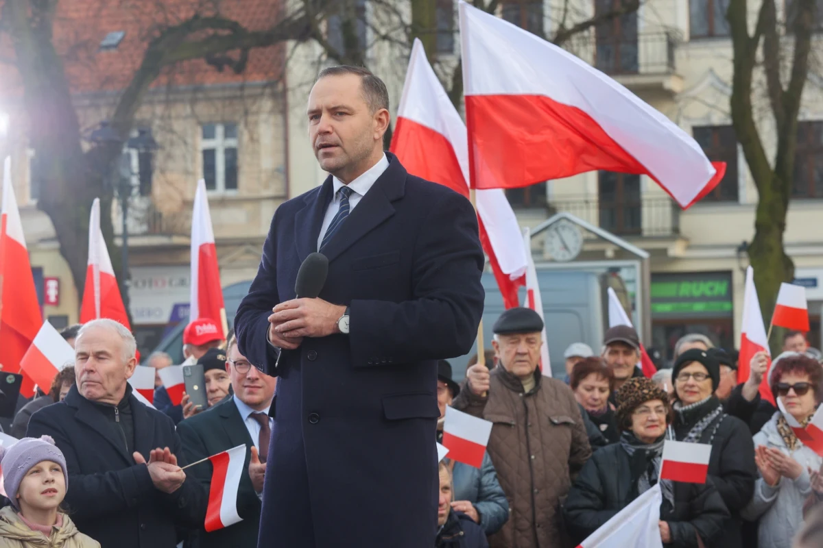 Karol Nawrocki tłumaczy się ze swojej wizyty w Moskwie w 2018 roku. Zawiadomienie w związku z nią złożył do prokuratury europoseł Krzysztof Brejza. "W Moskwie wykonywałem swoje obowiązki jako dyrektor Muzeum II Wojny Światowej" - mówi kandydat na prezydenta popierany przez PiS.