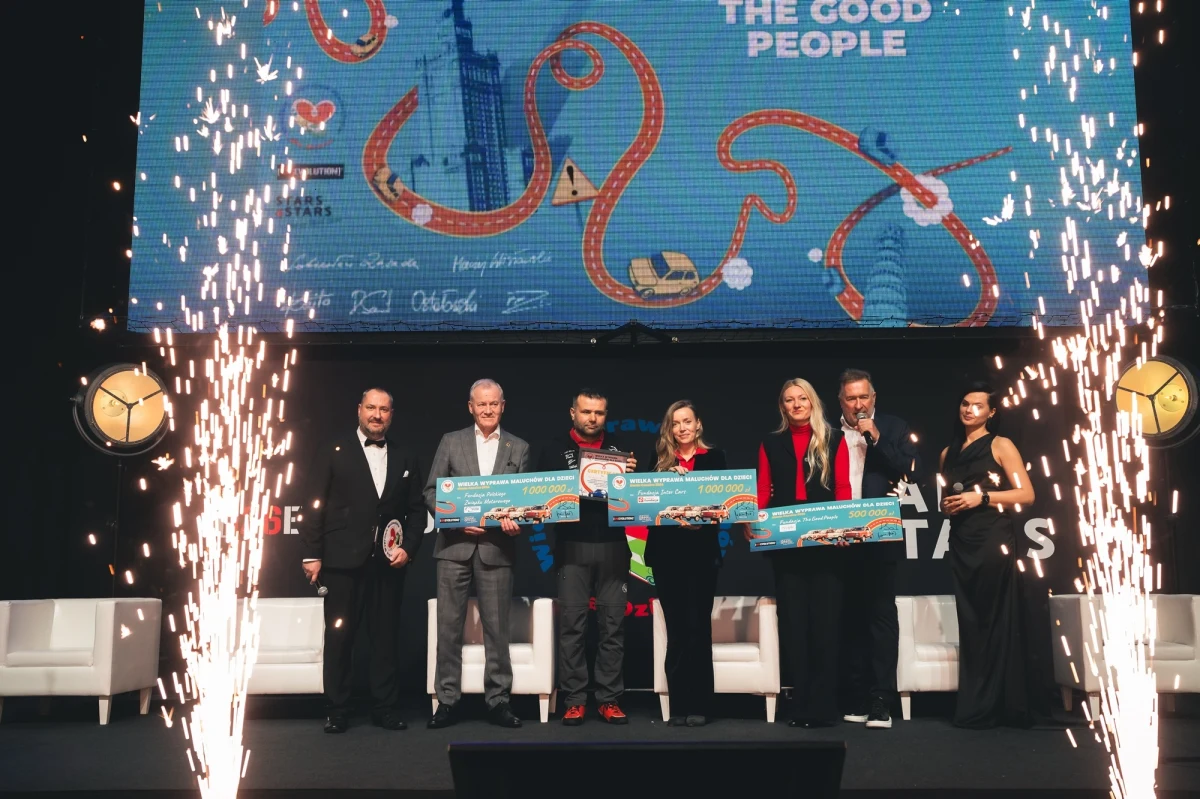 W lipcu ubiegłego roku Wielka Wyprawa Maluchów dla Dzieci ruszyła spod Pałacu Kultury i Nauki w Warszawie. Celem było zebranie miliona euro na pomoc dzieciom poszkodowanym w wypadkach. Po ośmiu dniach i pokonaniu 3500 km, w 80. rocznicę słynnej bitwy, wyprawa finiszowała w Monte Cassino. Do Polski uczestnicy wrócili z ponad 3 milionami złotych, ale dzięki dalszej zbiórce i licznym licytacjom finalna kwota wyniosła 5 220 237,33 złotych!