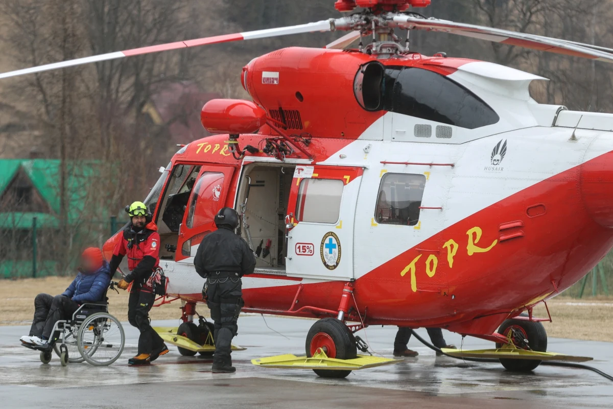 Ostatecznie tylko jedna osoba została poszkodowana w lawinie, która zeszła w piątek przed południem pod Rysami - przekazał naczelnik TOPR Jan Krzysztof. O wypadku poinformowali ratowników dwaj skitourowcy, którzy stracili kontakt ze swoim kolegą.