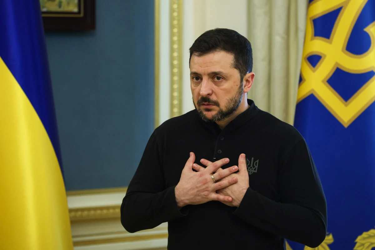 "Stolica Apostolska otrzymała listę Ukraińców przetrzymywanych w rosyjskich więzieniach i obozach. Liczymy na wsparcie w ich uwolnieniu" - poinformował w piątek po południu Wołodymyr Zełenski. Prezydent Ukrainy dodał, że rozmawiał z sekretarzem stanu Stolicy Apostolskiej m.in. na temat zdrowia papieża Franciszka. 