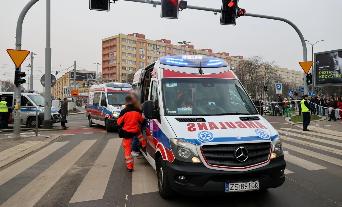 Nie do więzienia, a do zamkniętego zakładu psychiatrycznego trafi mężczyzna, który rok temu staranował pieszych na przejściu na placu Rodła w centrum Szczecina. Szczeciński sąd przychylił się do wniosku prokuratury i uznał formalnie Grzegorza Ł. Za niepoczytalnego.