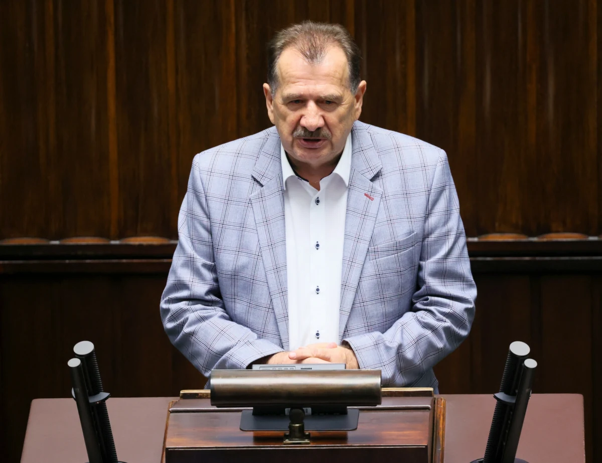 Zbigniew Ziejewski został odwołany ze stanowiska wiceministra aktywów państwowych przez premiera Donalda Tuska. W piątek poinformował o tym sam resort. Wcześniej media informowały m.in. o konflikcie interesów Ziejewskiego w związku z Krajowym Ośrodkiem Wsparcia Rolnictwa (KOWR), które podlegało mu w niektórych obszarach.