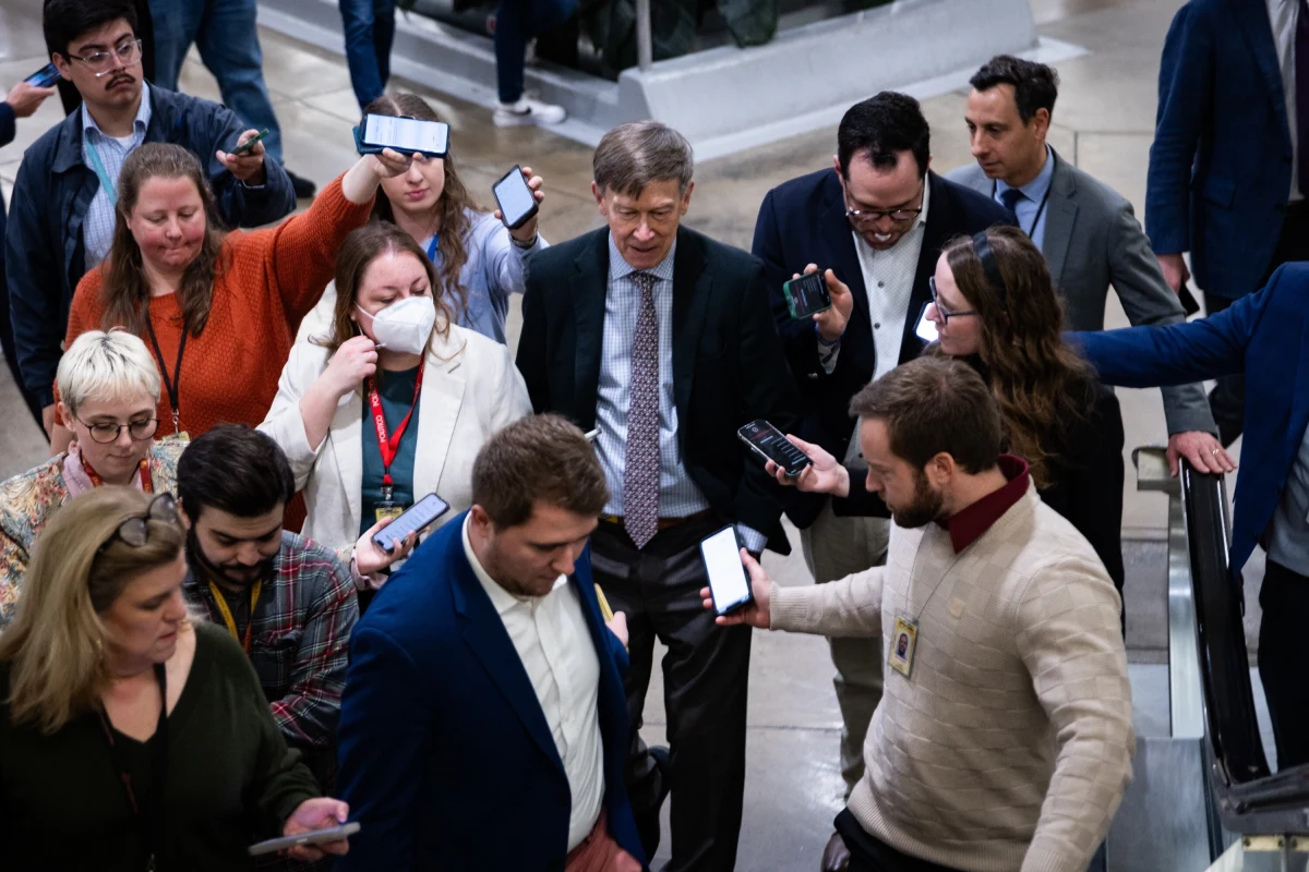 Dosłownie na godziny przed wygaśnięciem dotychczasowego budżetu Senat USA przyjął tzw. prowizorium budżetowe, co pozwoliło na uniknięcie "shutdownu", czyli paraliżu pracy urzędów federalnych.
