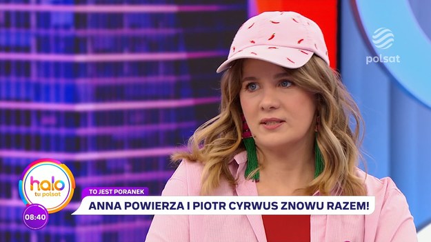 Anna Powierza dołączyła do obsady serialu "Pierwsza miłość". "Gram bardzo przyzwoitą osobę, rzetelną. Bardzo ciepło mnie przyjęto. Byłam cudnie przyjęta, zaopiekowana przez ekipę. W dodatku na planie spotkałam się z Piotrem Cyrsuem, czego się nie spodziewałam" - powiedziała aktorka podczas wizyty w studio halo tu polsat.