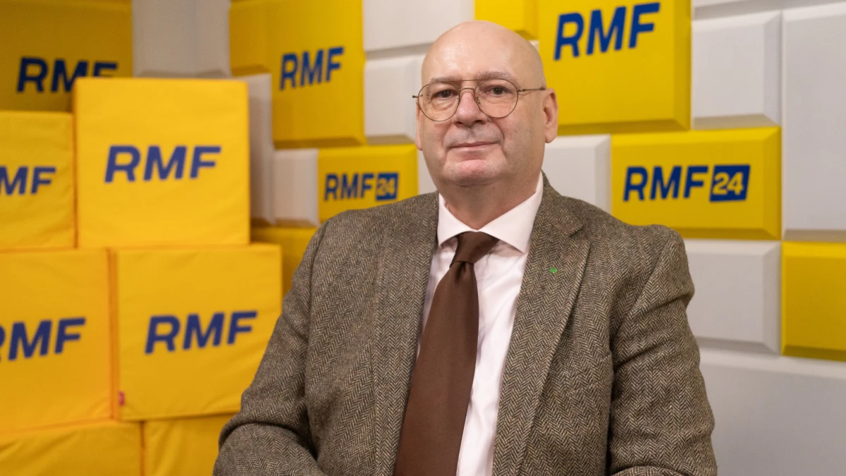 "Sztabowcy Szymona Hołowni muszą dokonać tzw. restartu" - przyznał Piotr Zgorzelski, odnosząc się do słabych wyników sondażowych kandydata Trzeciej Drogi na prezydenta. "Jeśli nie będzie jakiegoś nowego pomysłu, to faktycznie Szymon Hołownia już nie tylko będzie miał problem z wejściem do II tury, ale będzie musiał się mierzyć, żeby zająć chociaż miejsce na pudle" - dodał polityk PSL-u, który był Gościem Krzysztofa Ziemca w RMF FM.