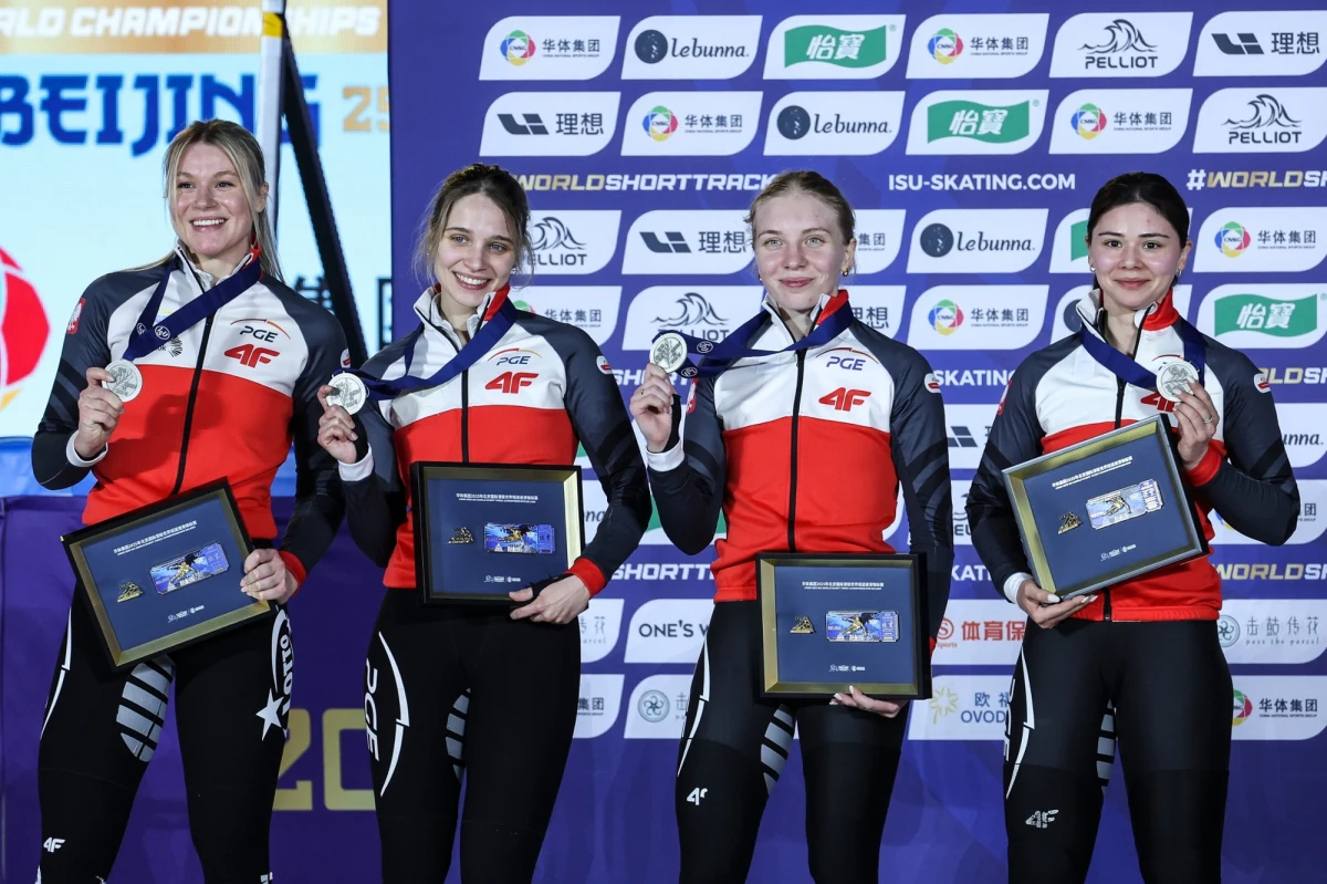 ​Polska sztafeta kobiet w składzie: Natalia Maliszewska, Kamila Stormowska, Nikola Mazur i Gabriela Topolska zdobyła srebrny medal mistrzostw świata w short tracku, które odbywają się w Pekinie. Biało-Czerwone przegrały tylko z Kanadyjkami. Brąz wywalczyły Holenderki.
