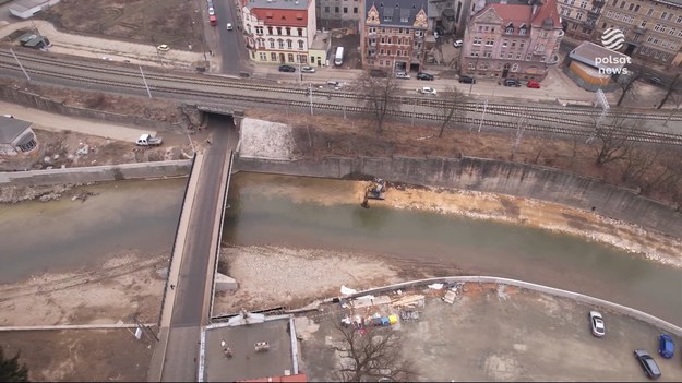 Minęło ponad pół roku od powodzi na Dolnym Śląsku. Mieszkańcy Kłodzka przyznają, że sporo udało się już naprawić, ale co jeszcze jest do zrobienia, a przede wszystkim, jak zapobiec takim kataklizmom w przyszłości - sprawdzał Dariusz Nowakowski.