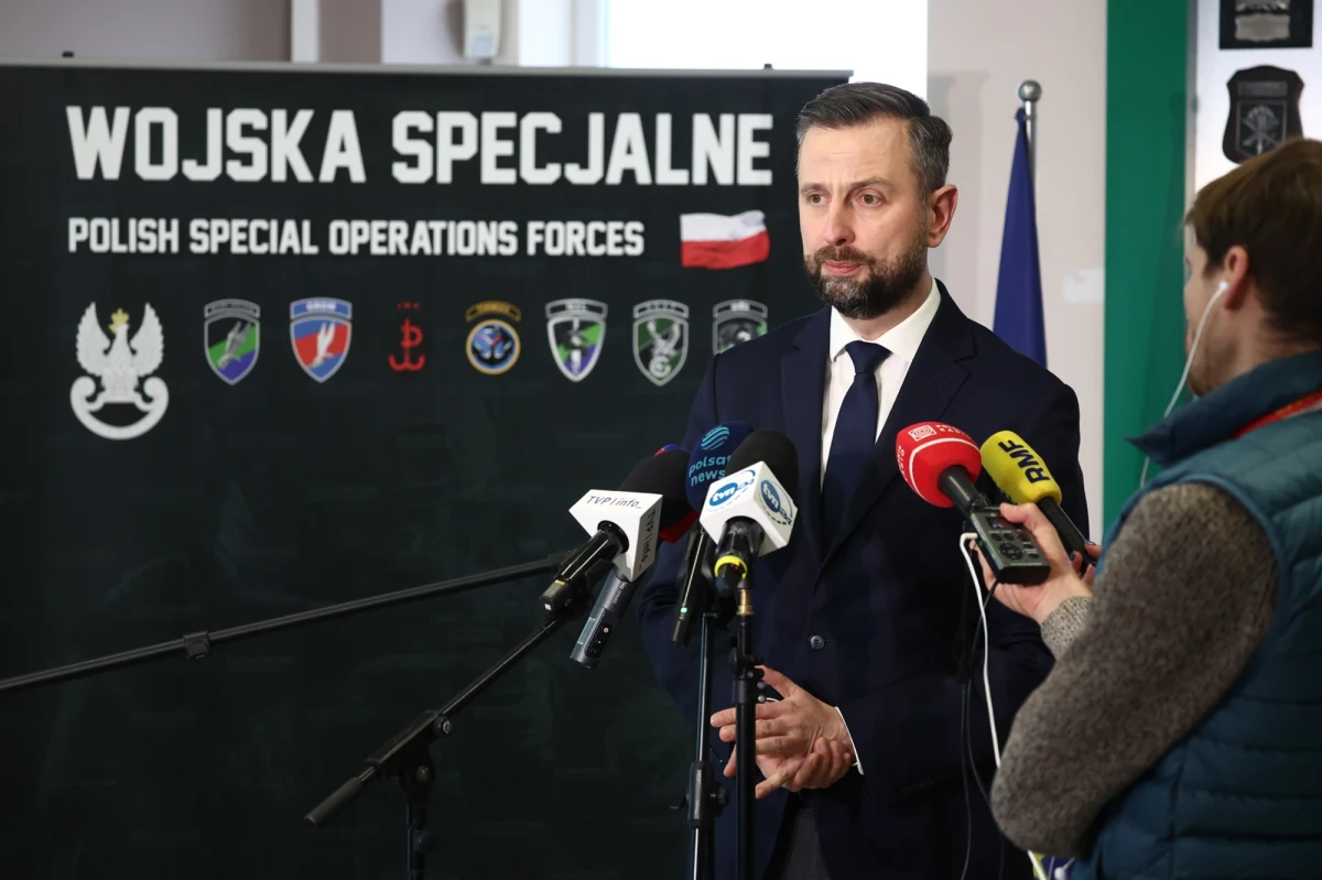 "Wszyscy są zjednoczeni we wsparciu dla Ukrainy (...). Jest porozumienie ze strony Ukrainy, Stanów Zjednoczonych i teraz niech Rosja pokaże swoje prawdziwe intencje: czy naprawdę chcą pokoju, czy wszystko to są puste słowa, które były tylko używane, by przedłużać rozmowy" - powiedział w sobotę w Krakowie szef MON Władysław Kosiniak-Kamysz. Dodał, że nadal musi być wywierana presja polityczna i ekonomiczna na Rosję w celu osiągnięcia sprawiedliwego pokoju.