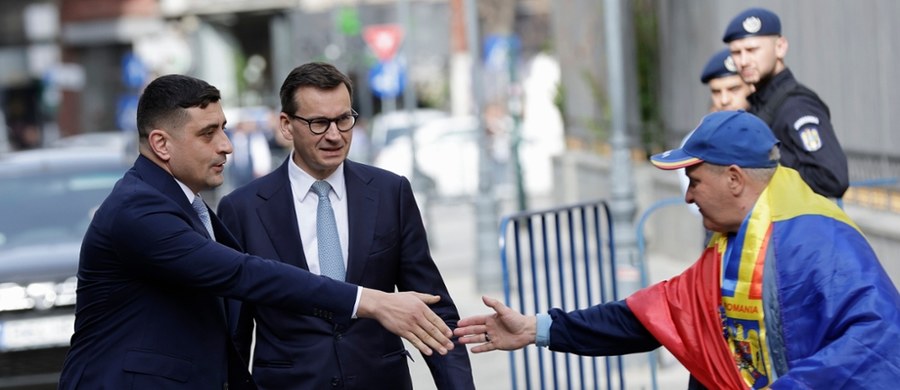 Były premier Mateusz Morawiecki w Bukareszcie udzielił poparcia kandydatowi na prezydenta Rumunii George’owi Simionowi. "Już nawet nie udają" – skomentował na X tę decyzję Donald Tusk. Szef polskiego rządu ocenił, że partia AUR - której liderem jest Simion - jest „prorosyjska i antyeuropejska”. Do dyskusji włączyli się też inni polscy politycy.