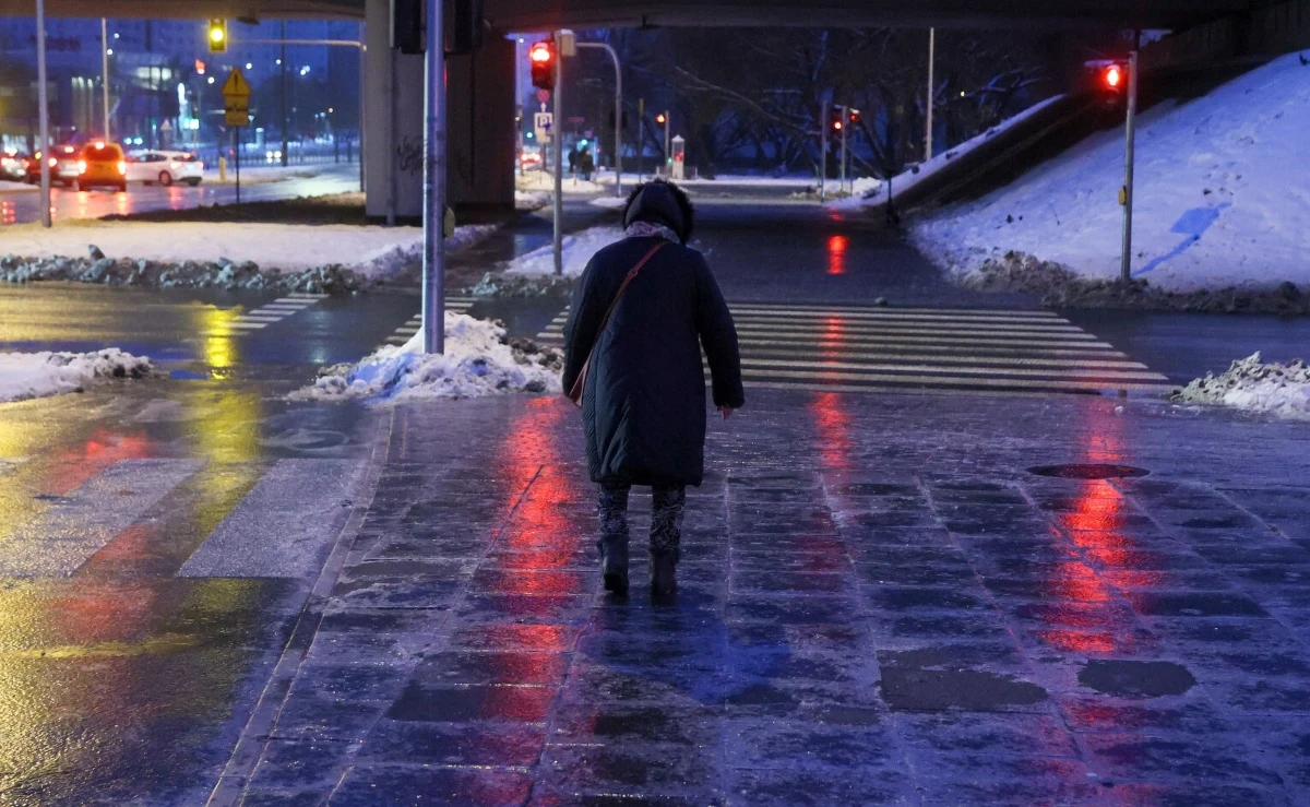 Minus 7 st. C - nawet tyle pokażą termometry na Podlasiu w ciągu najbliższych nocy. W pozostałej części kraju nie będzie o wiele cieplej: od minus 5 st. C do 0. Instytut Meteorologii i Gospodarki Wodnej wydał ostrzeżenia 1. stopnia (żółte alerty) przed przymrozkami dla całej Polski. Do kiedy obowiązują? 