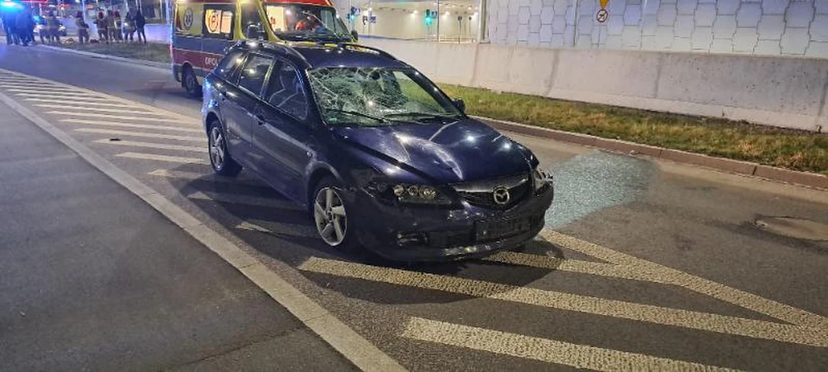 W Opolu w rejonie placu Staszica doszło do poważnego wypadku. Samochód osobowy wjechał w kobietę i dwoje dzieci przy przejściu dla pierwszych. Informację o tym zdarzeniu otrzymaliśmy na Gorącą Linię RMF FM. Potwierdziła ją straż pożarna i policja.  