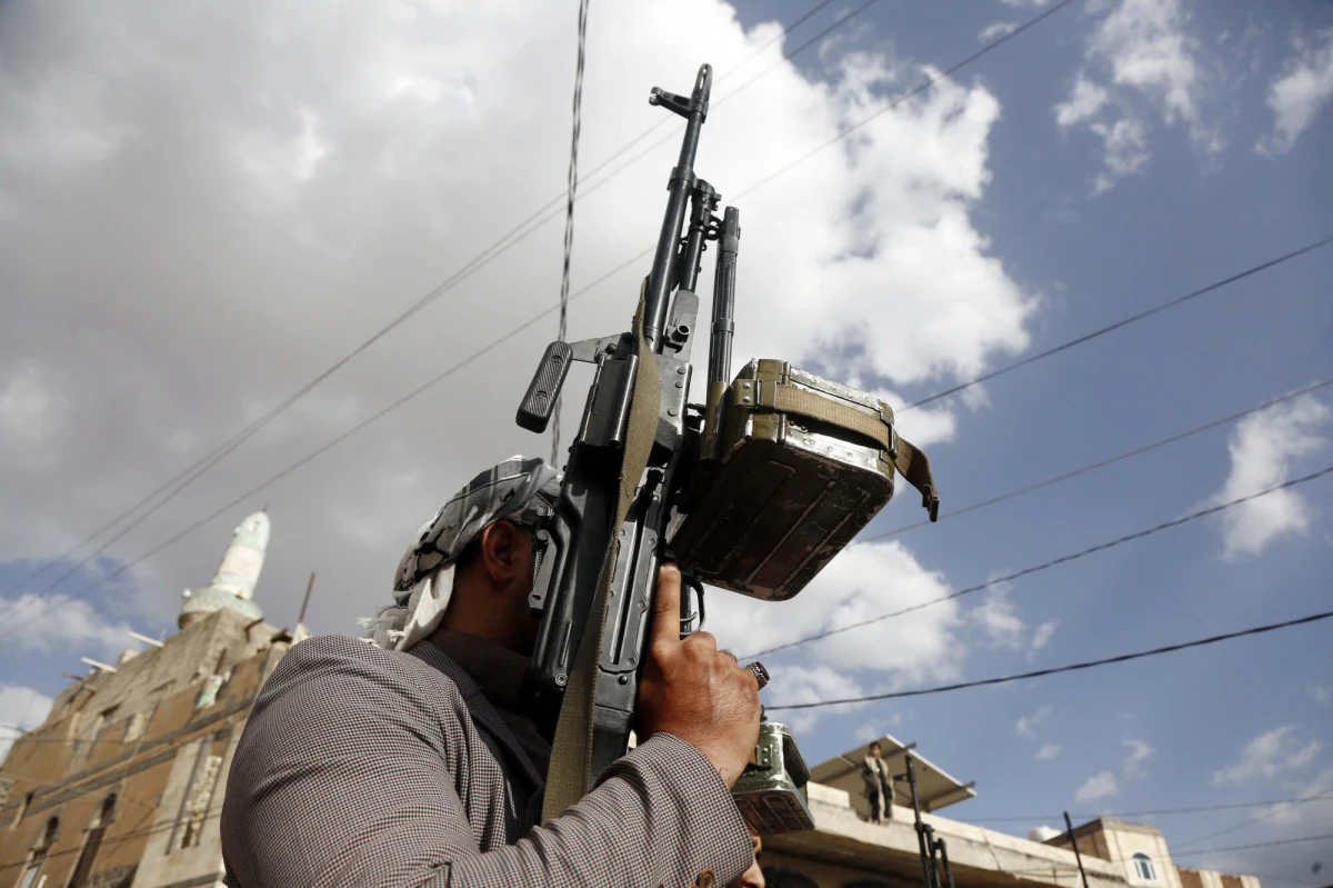 "Co najmniej 31 osób zginęło, a ponad 100 zostało rannych w wyniku nalotów USA na pozycje proirańskich rebeliantów Huti w Jemenie" - poinformowała w niedzielę rano przedstawicielka służb medycznych Houthi, Anees al-Asbahiw. "Rozstrzygającą i potężną" operację militarną przeciwko wspieranym przez Iran jemeńskim rebeliantom Huti zapowiedział w sobotę wieczorem prezydent USA Donald Trump.