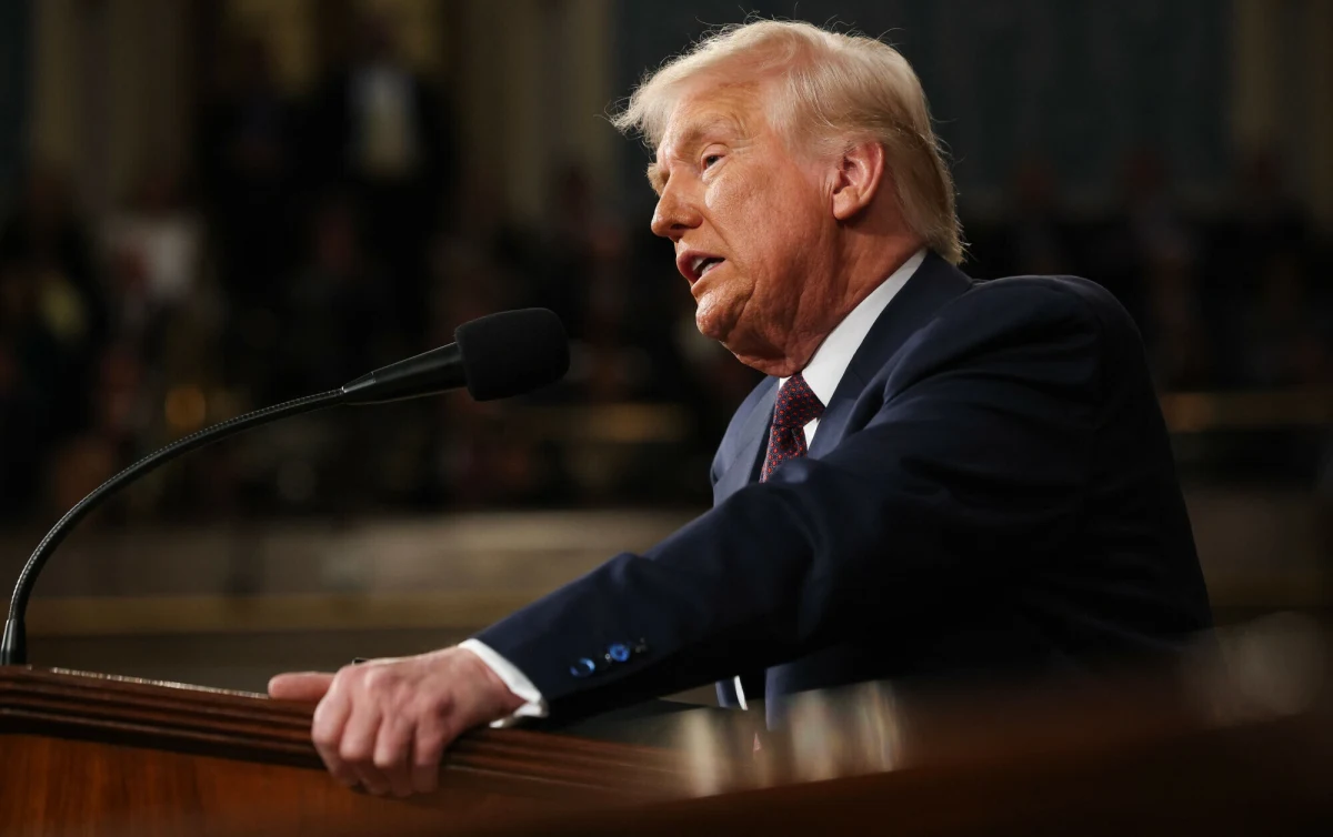 "Kolejna butelka szampana otwarta na Kremlu. Muszą im się kończyć zapasy" - powiedział rosyjski opozycjonista Władimir Kara-Murza, odnosząc się do decyzji Donalda Trumpa o wstrzymaniu transmisji Głosu Ameryki i Radia Wolna Europa, stacji uznawanych za symbole amerykańskiej demokracji dla społeczeństw w autorytarnych reżimach. Krytycy ostrzegają, że zamknięcie wolnych mediów osłabi wizerunek i wpływy USA na świecie, na czym bez wątpienia skorzystają m.in. Rosja i Chiny.