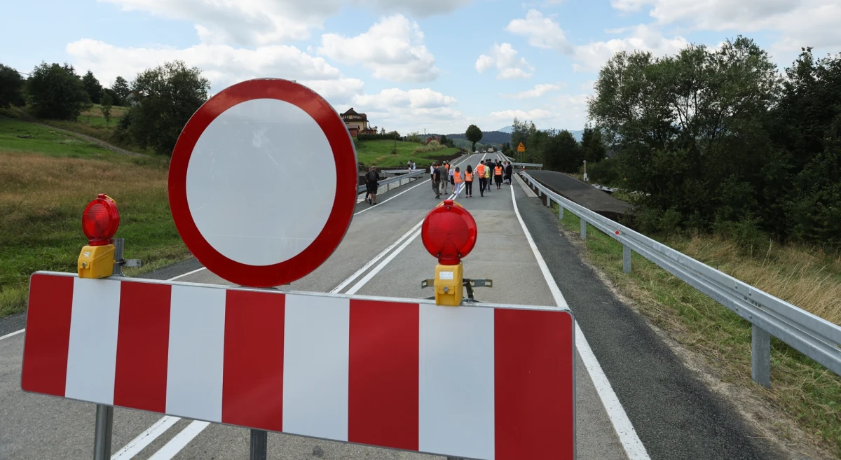 21 marca zamknięty zostanie odcinek drogi D3 od Zwardonia do Świerczynowca na Słowacji. Utrudnienia potrwają niespełna miesiąc - do 16 kwietnia.