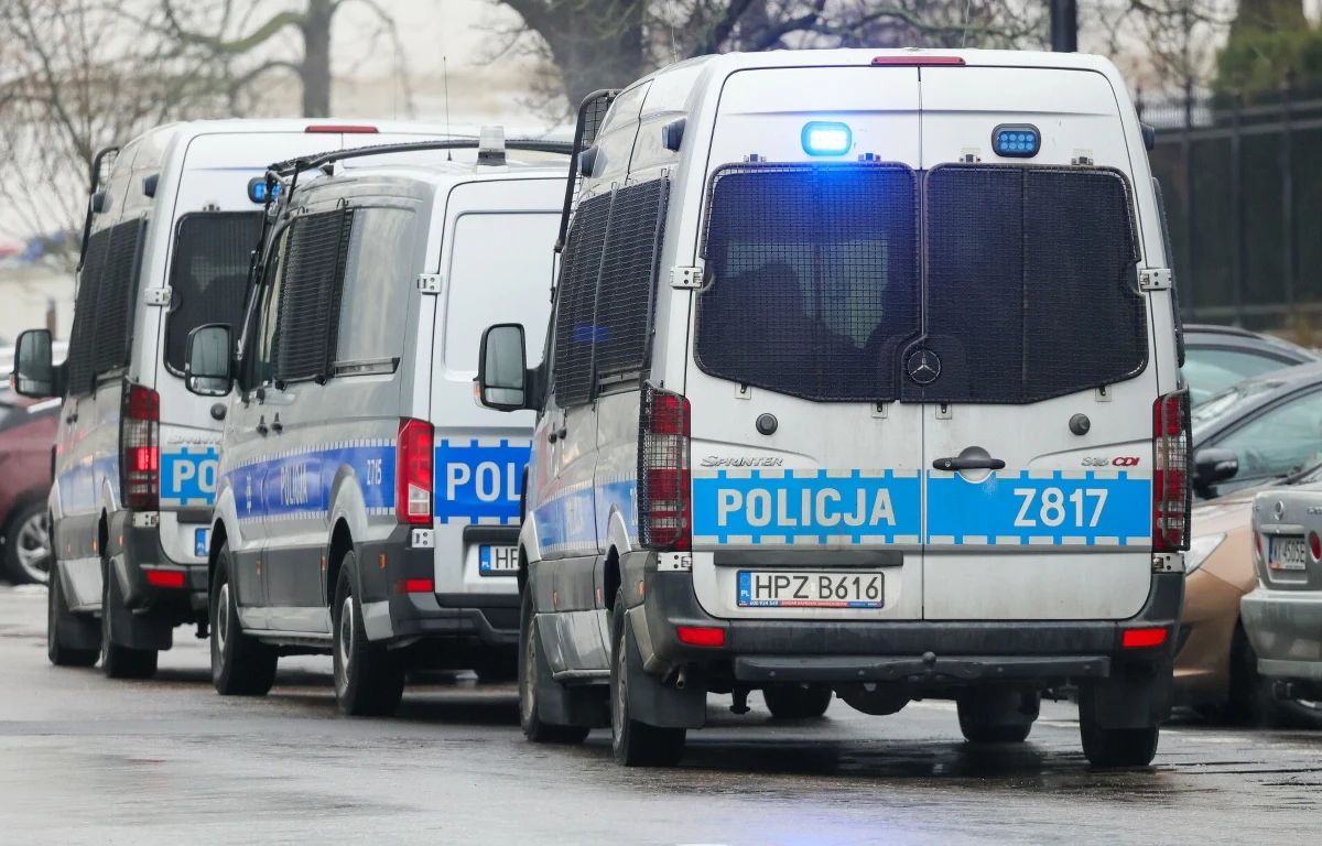 Do szpitala trafił postrzelony z wiatrówki w okolice łuku brwiowego 15-latek. Zatrzymano także podejrzewanego o oddanie strzału 19-latka - podała w niedzielę wielkopolska policja. Do niebezpiecznego incydentu doszło w sobotę późnym wieczorem w Poznaniu.