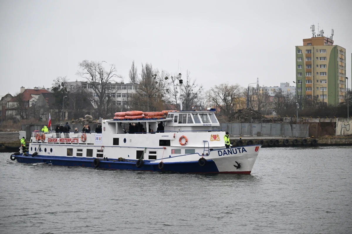 Przeprawa promowa przy moście Siennickim w Gdańsku znów uruchomiona. Wcześniej została wstrzymana ze względu na silny wiatr. 