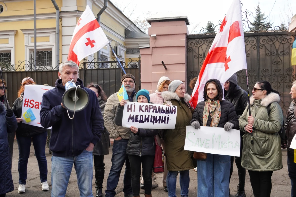 W poniedziałek zapadł kolejny wyrok na byłego prezydenta Gruzji. Micheil Saakaszwili został skazany na 4,5 roku więzienia za nielegalne przekroczenie granicy. Gruziński polityk przebywa za kratami od 2021 roku.