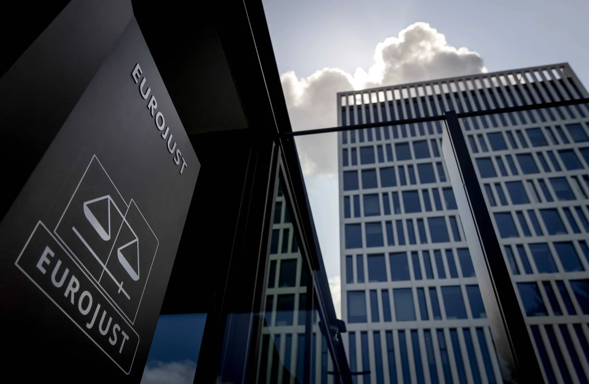 Stany Zjednoczone wycofują się z międzynarodowego zespołu śledczego badającego rosyjskie zbrodnie wojenne przeciwko Ukrainie - takie informacje podał dziennik "The New York Times". USA były jedynym krajem spoza Europy, który podjął współpracę z tą grupą.