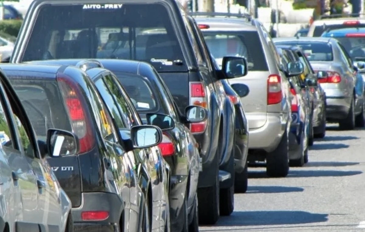 Mieszkańcy Łodzi mogą spodziewać się w poniedziałek utrudnień w ruchu drogowym. Dwie ulice: ks. Skorupki i św. Stanisława Kostki są zamknięte dla ruchu samochodowego. Powodem jest realizacja zdjęć do nowego serialu kostiumowego, który przeniesie widzów w klimat lat 30. ubiegłego wieku.