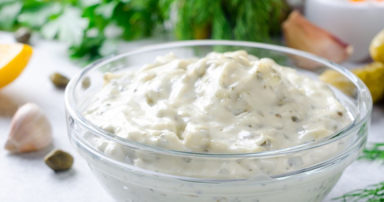 Sos tatarski rządzi na wielkanocnym stole. Jak przygotować idealny?