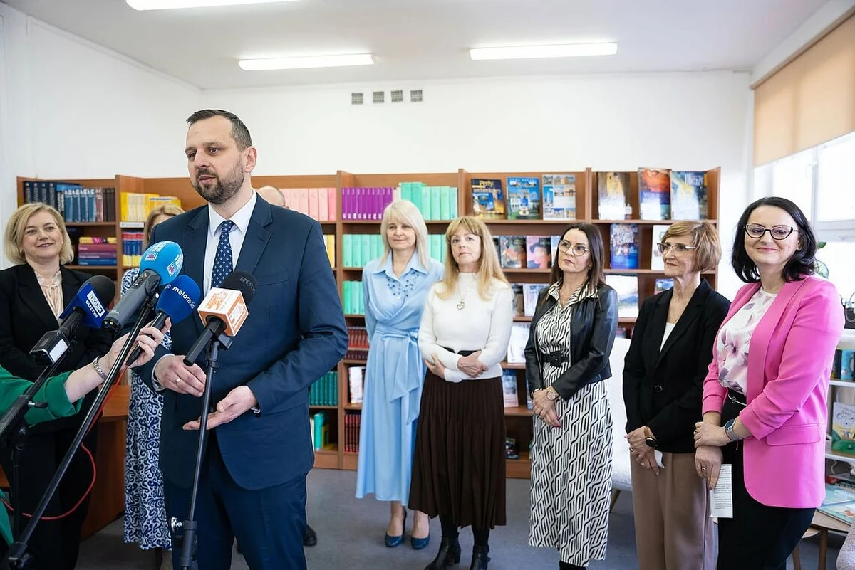 Gmina Olsztyn realizuje plan modernizacji placówek edukacyjnych, koncentrując się na poprawie efektywności energetycznej. Dzięki środkom z Krajowego Planu Odbudowy oraz Europejskiego Funduszu Rozwoju Regionalnego pozyskano niemal 46 mln zł na kompleksową termomodernizację przedszkoli i szkół. Całkowity koszt inwestycji wyniesie 58,2 mln zł.