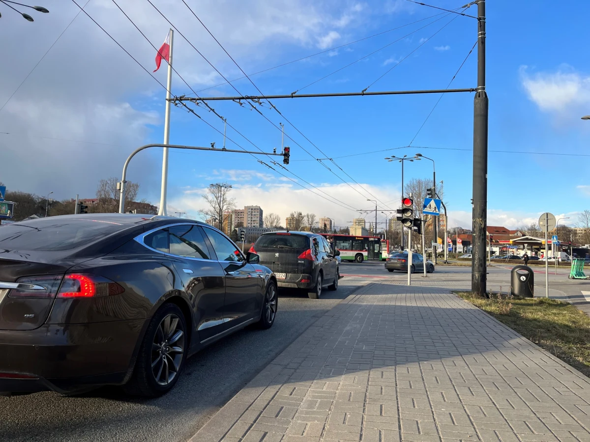 Ul. Jana Pawła II jest najbardziej niebezpieczną z dróg w Lublinie - wynika z corocznego raportu drogówki. Właśnie tu wydarzyło się najwięcej wypadków. Także tych z udziałem pieszych. Jak jest na innych ulicach?