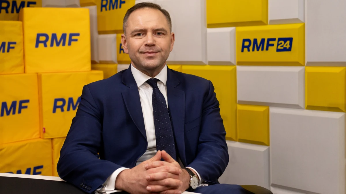 "Moimi sondażami są spotkania z Polakami. Sondaże nie są po to, by opisywać rzeczywistość, ale ją kreować" - przekazał w Popołudniowej rozmowie w RMF FM kandydat na prezydenta Karol Nawrocki, komentując ostatnie badania, w których dogania go Sławomir Mentzen.