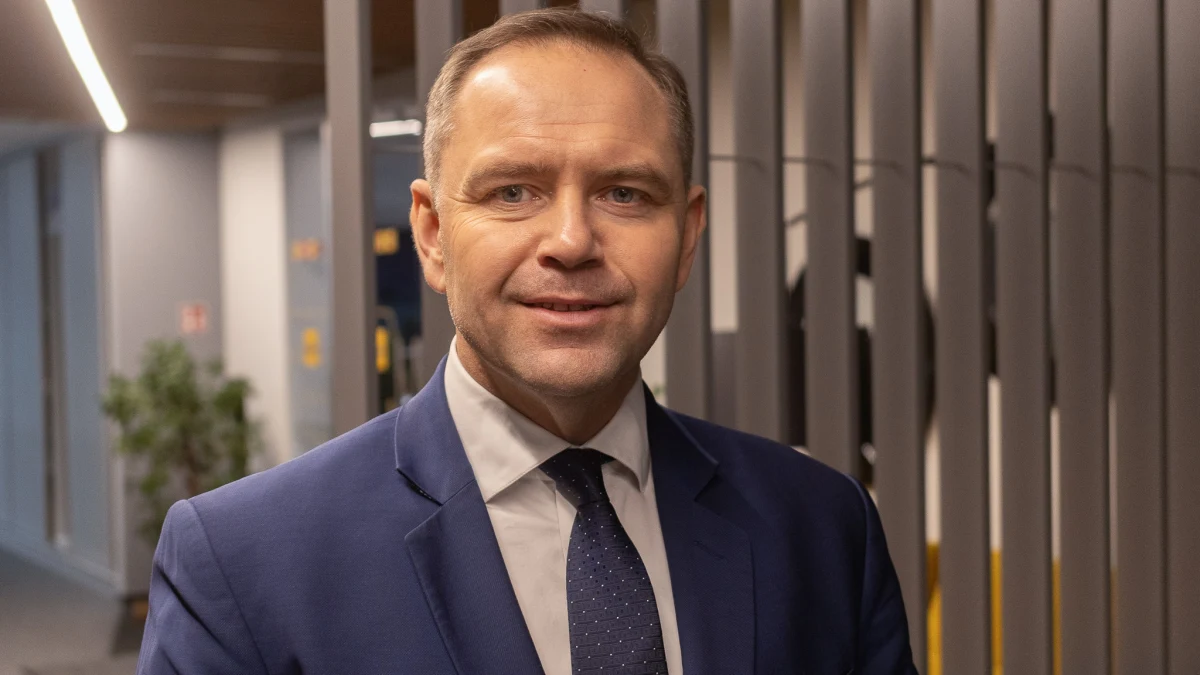 "Nic złego się nie dzieje" - tak Karol Nawrocki, popierany przez PiS kandydat na prezydenta, komentował w Popołudniowej rozmowie w RMF FM najnowszy sondaż firmy badawczej Opinia24 dla RMF FM. Wynika z niego, że Sławomir Mentzen o włos jest od przegonienia Nawrockiego w wyścigu o wejście do drugiej tury wyborów. 