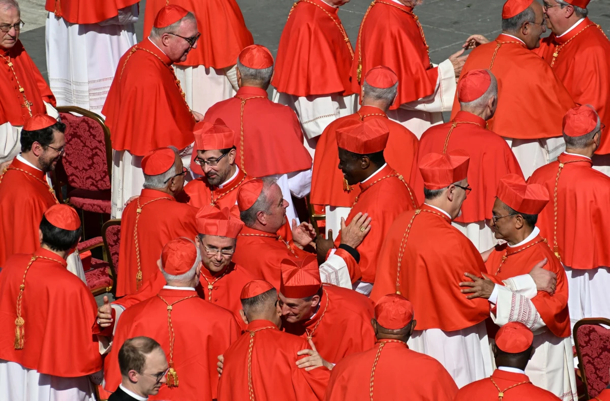 Zaskakujące odkrycie dziennikarza. Dwie daty urodzenia, nowe dokumenty i ewentualny udział w konklawe - kardynał z Burkina Faso do końca 2025 roku roku zachowa prawo uczestnictwa w wyborze kolejnego papieża.