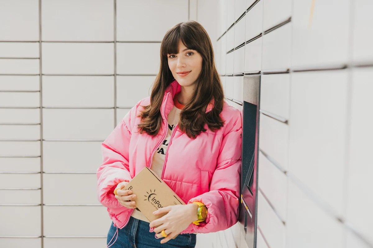 Mini Paczka to opcja dla osób, które chcą szybko i bez zbędnych formalności nadawać drobne przesyłki. Maszyny Paczkomat® dostępne całą dobę umożliwiają nadanie paczki w dogodnym czasie, a cały proces odbywa się za pomocą aplikacji InPost Mobile.