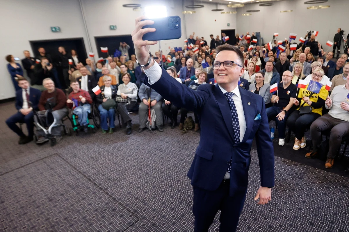 300 tysięcy podpisów pod swoją kandydaturą złoży w czwartek w Państwowej Komisji Wyborczej Szymon Hołownia - dowiedział się dziennikarz RMF FM Kacper Wróblewski. Na wspólnej konferencji prasowej przed PKW marszałka Sejmu ma wspierać nieobecny ostatnio w kampanii lider PSL, wicepremier i szef MON Władysław Kosiniak-Kamysz.