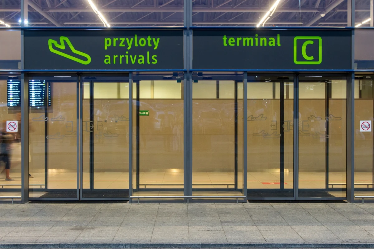 Prokuratura wkracza do akcji po tragedii na lotnisku w Pyrzowicach. W poniedziałek śmiertelnie postrzeliła się tam funkcjonariuszka straży granicznej.