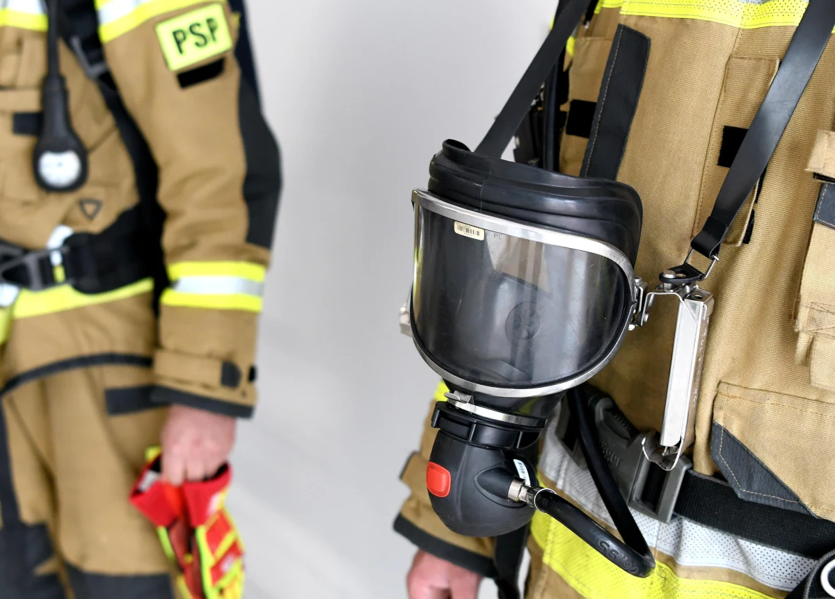 Tragiczny finał ćwiczeń strażaków w Ośrodku Szkolenia Komendy Wojewódzkiej PSP w Kielcach. Jeden z ratowników zasłabł. Życia mężczyzny nie udało się uratować.