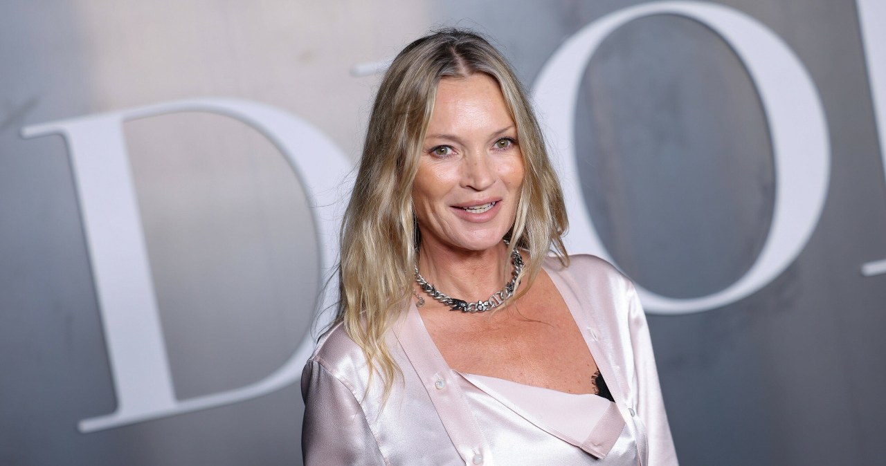 Kate Moss w stonowanej szarości. Stylowo i z klasą