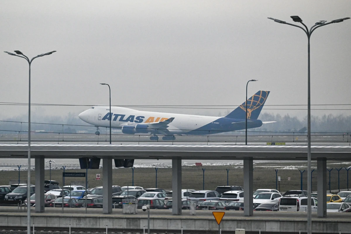 Ponad 113 mln zł będzie kosztować drugi etap budowy równoległej drogi kołowania oraz przebudowa drogi startowej na podrzeszowskim lotnisku w Jasionce. "Inwestycja nie zakłóci pracy lotniska" - podkreślił we wtorek prezes portu Adam Hamryszczak.